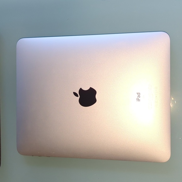 Apple iPad Tablet 32GB Model A1219 1st Gen WiFi with Keyboard – Used Condition - Picture 7 of 10